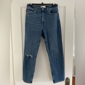 A&F Curve Love High Rise Mom Jean in Medium Destroy